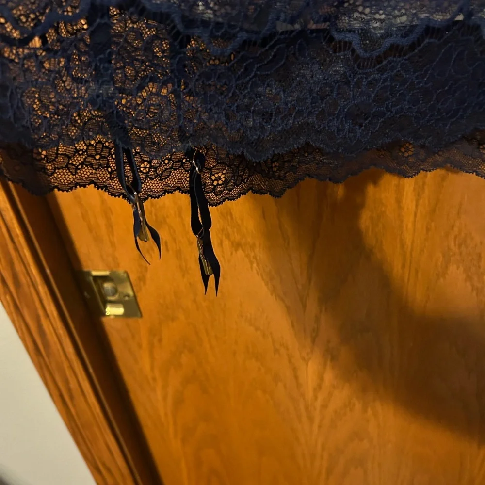 Victoria secrets Floral Lace Quarter cup slip with garters - Picture 5 of 8